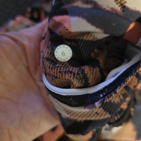 2 PAIRS LULULEMON TIGHTS - Picture 4 of 8